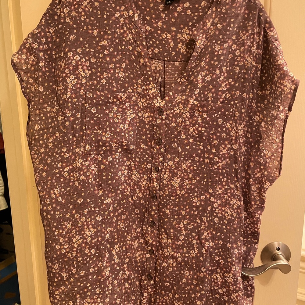 Torrid dusty rose floral button down size 1